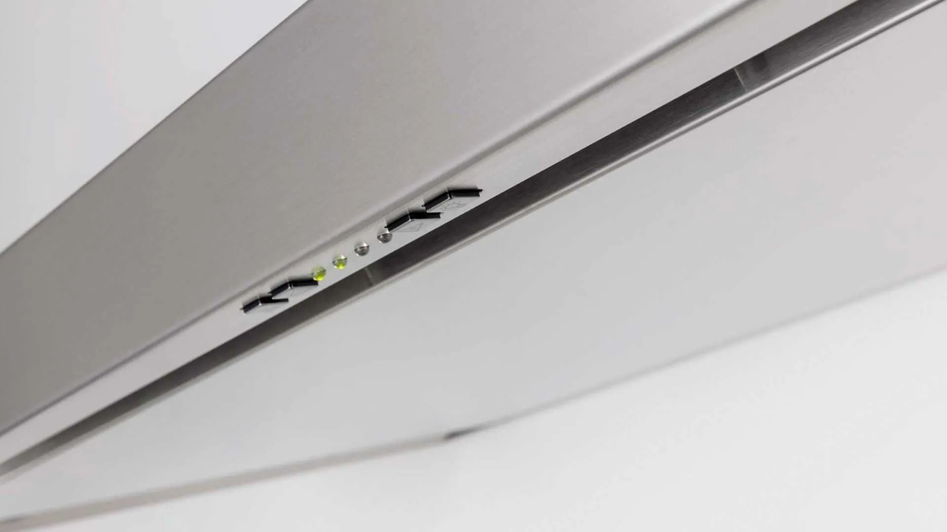 Novy wall-mounted air purifier Flatline 7610