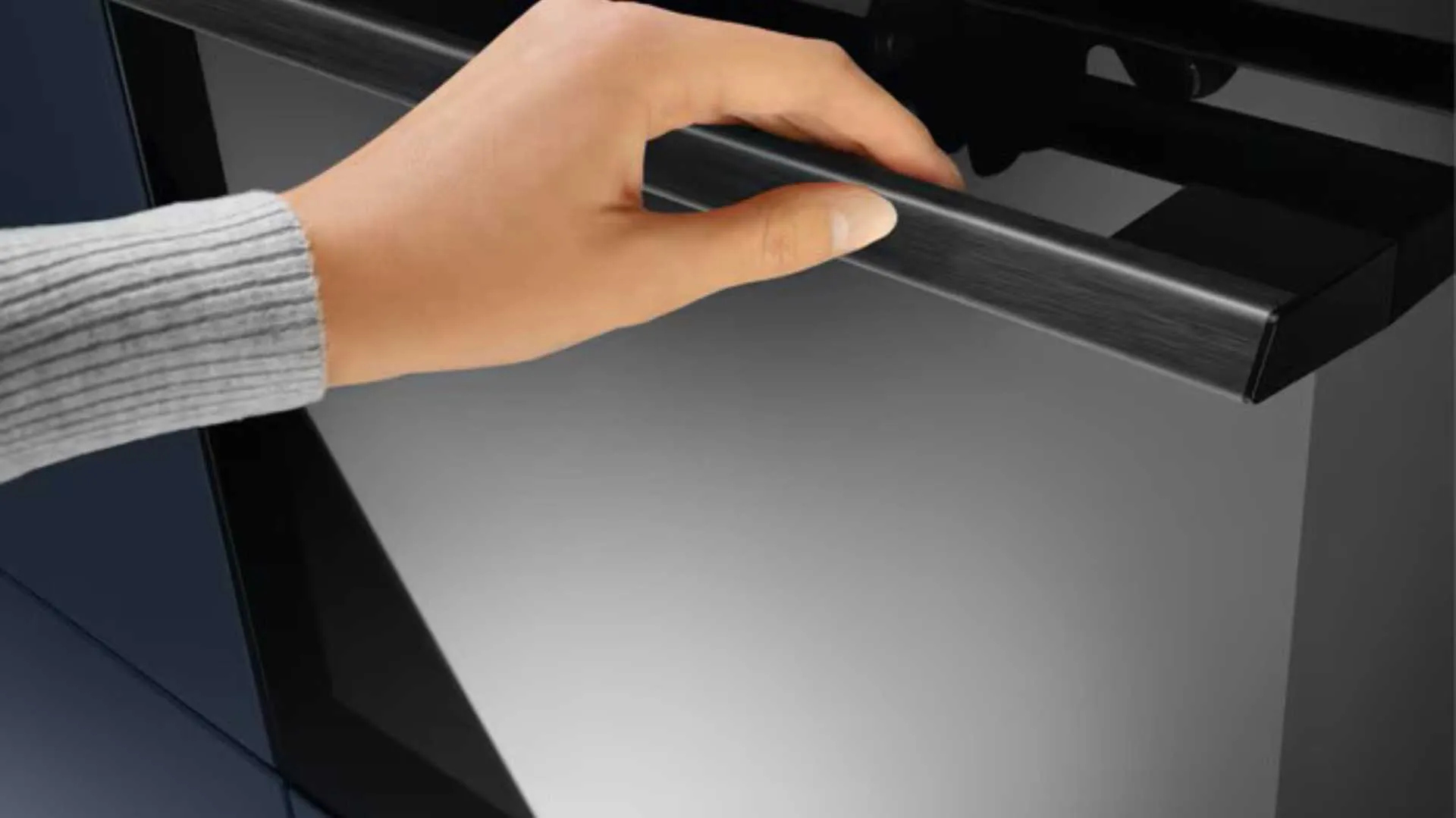 Духовой шкаф Electrolux SteamBake серии 600 с датчиком приготовления пищи